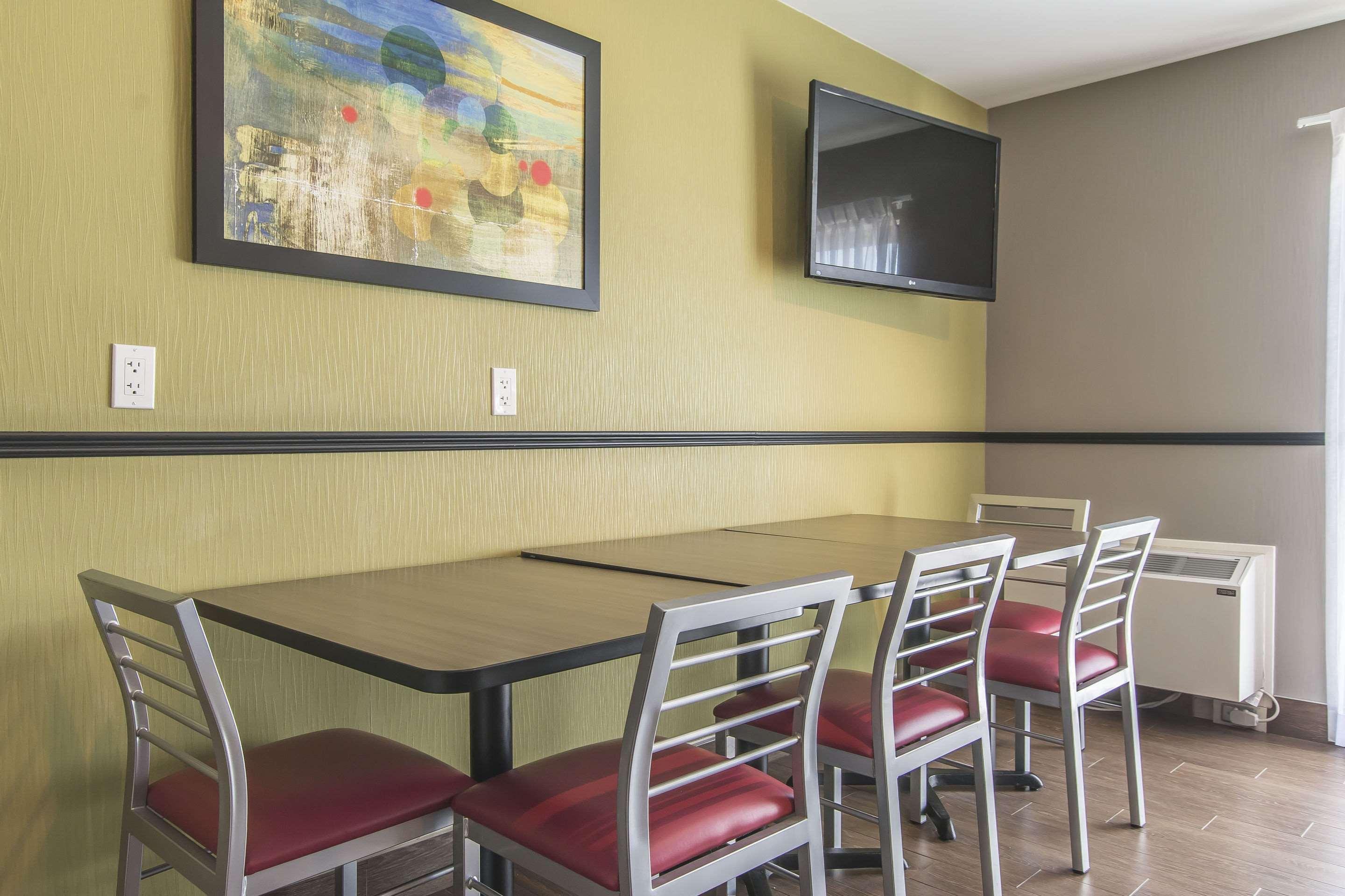 קפוסקאסינג Comfort Inn מראה חיצוני תמונה